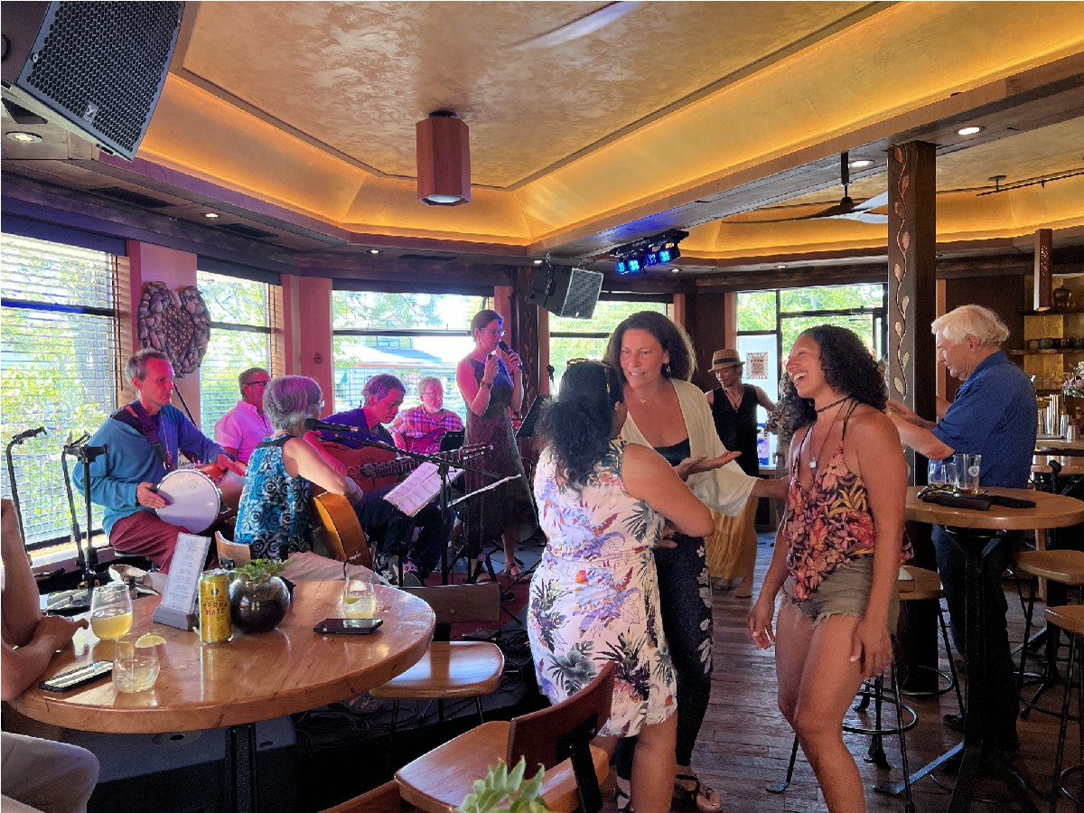 A Joyful Sunday Dance Party with Ciranda